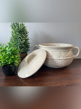 Home & Garden Stoneware Pot with Lid